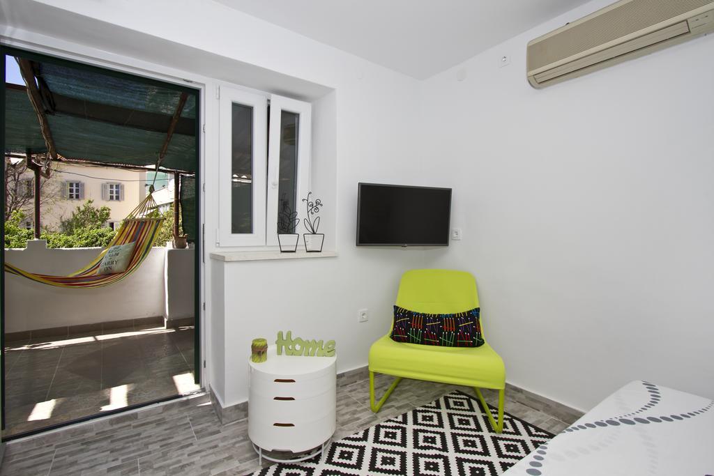 Apartment Shiny Love Split Bilik gambar