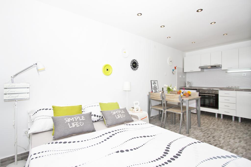 Apartment Shiny Love Split Bilik gambar